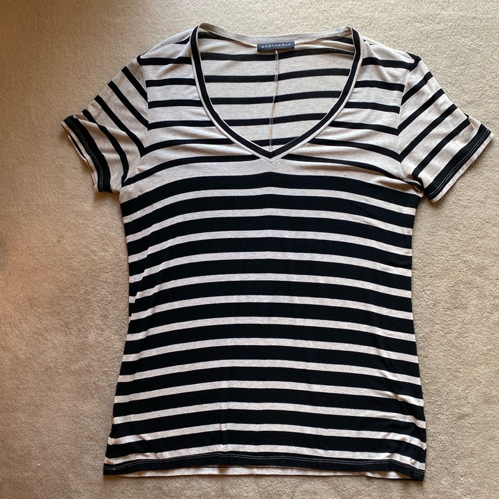 Whetherly v-neck Tee size large